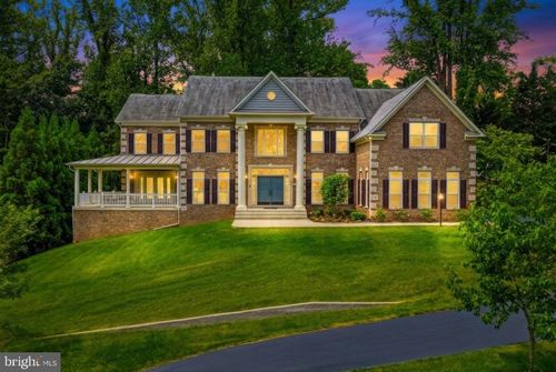 7821 Old Falls Rd, MCLEAN, VA, 22102-2447 | Card Image