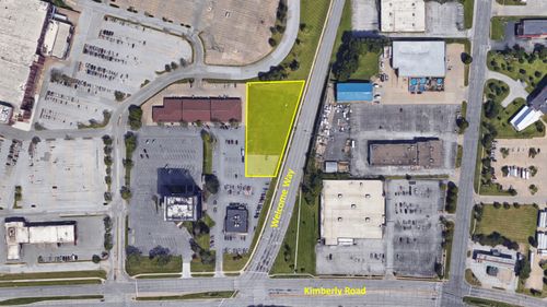 104 E Kimberly Rd, Davenport, IA, 52806-5912 | Card Image