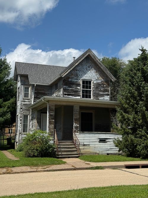 604 Melrose Ct, Clinton, IA, 52732-5509 | Card Image