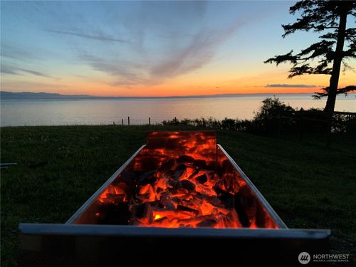 1399 W Beach Rd, Oak Harbor, WA, 98277-8573 | Card Image