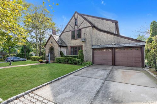 37 Massachusetts Blvd, Floral Park, NY, 11001-4013 | Card Image