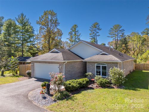 949 Kanuga Rd, Hendersonville, NC, 28739-5657 | Card Image