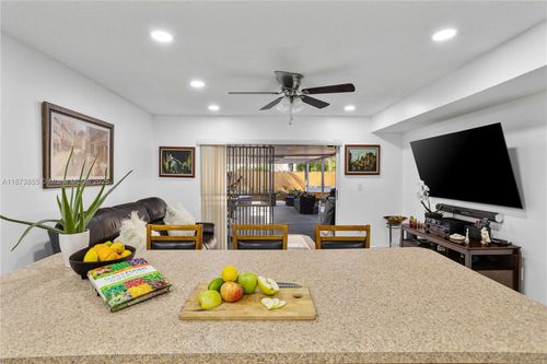 7801 Sw 9th Ter, Miami, FL, 33144-4267 | Card Image