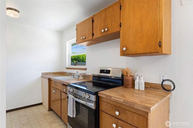 3309 W 2 Nd St, House other with 3 bedrooms, 1 bathrooms and 1 parking in Anacortes WA | Image 17