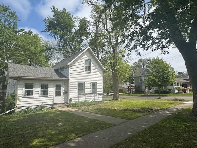 303 Prairie St, House other with 3 bedrooms, 1 bathrooms and 3 parking in Pontiac IL | Image 22