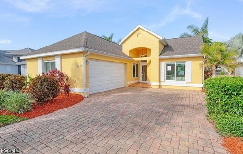 9120 Greenleaf Ct, FORT MYERS, FL, 33919-8310 | Card Image