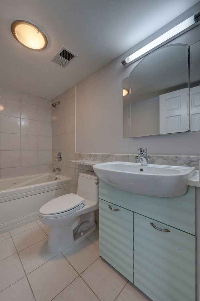 UNIT-222 - 1 Renaissance Pl, Condo with 2 bedrooms, 2 bathrooms and 2 parking in Palatine IL | Image 13