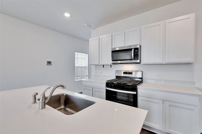 12305 Bulldogger Bnd, House other with 4 bedrooms, 3 bathrooms and 4 parking in Mustang Ridge TX | Image 5