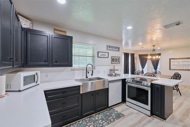 27548 Log Cabin Rd N, House other with 4 bedrooms, 2 bathrooms and 2 parking in Montgomery TX | Image 15