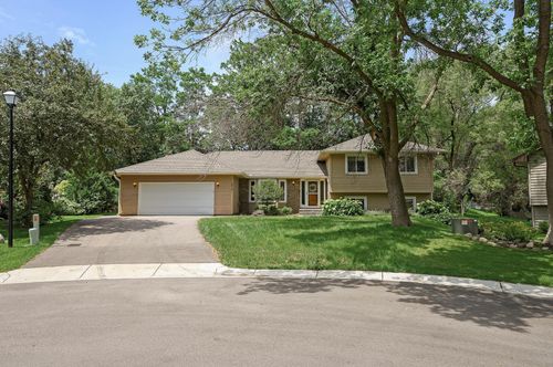 11870 63rd Pl N, Maple Grove, MN, 55369-6152 | Card Image
