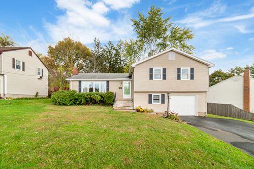 2 Lee Cir, Bloomfield, CT, 06002-2608 | Card Image