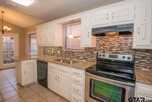 5907 Hollytree Dr, Townhouse with 2 bedrooms, 2 bathrooms and null parking in Tyler TX | Image 14