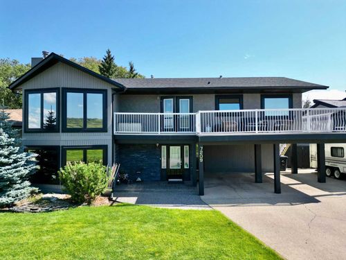 7209 96 St, Peace River, AB, T8S1E3 | Card Image