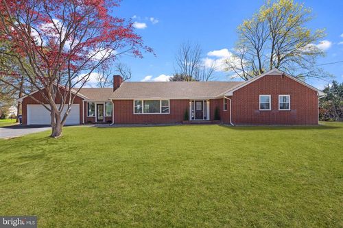 4 Vancza Dr, Columbus, NJ, 08022-9520 | Card Image