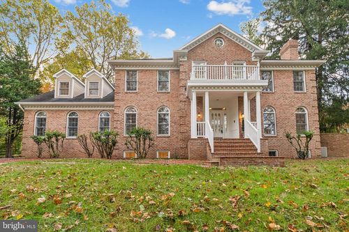 2527 Hunter Mill Rd, OAKTON, VA, 22124-1507 | Card Image