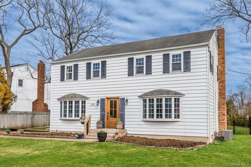 41 Gillette Ave, Bayport, NY, 11705-1839 | Card Image