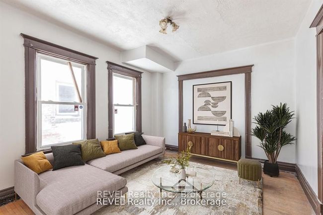 92 1/2 Welland Ave, Home with 3 bedrooms, 2 bathrooms and 2 parking in Saint Catharines ON | Image 6