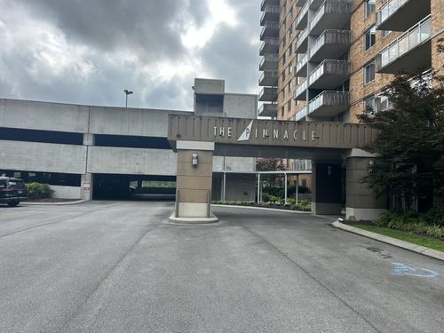 1131 Stringers Ridge Rd, Chattanooga, TN, 37405-3255 | Card Image