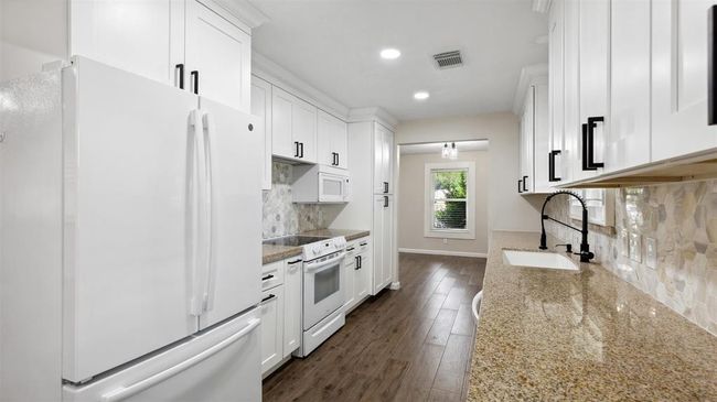 3203 Piney Brook Dr, House other with 3 bedrooms, 2 bathrooms and 2 parking in La Porte TX | Image 8