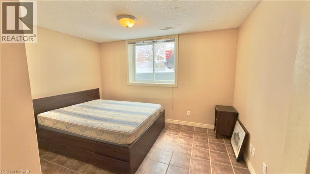 Residential Lease in Waterloo 4