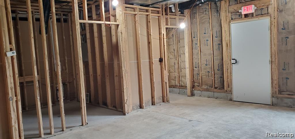 Commercial Lease in Hamburg Township 5