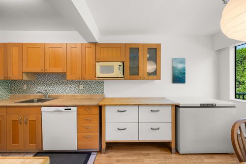 8943 Horne St, Burnaby, BC, V3N4J8 | Card Image