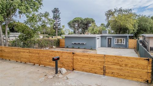 18863 8th St, Bloomington, CA, 92316-3732 | Card Image