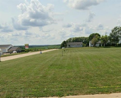 829 Main St S, Center Point, IA, 52213-4711 | Card Image