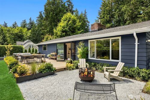 10430 Cascade Ave Ne, Bainbridge Island, WA, 98110-1119 | Card Image