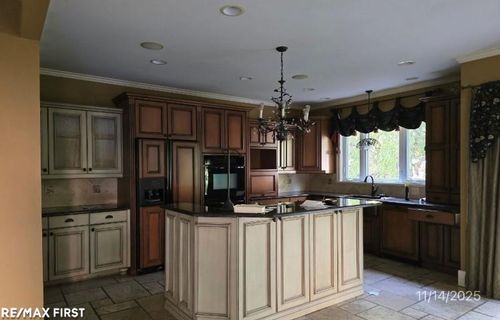 425 Rivard Blvd, Grosse Pointe, MI, 48230-1628 | Card Image