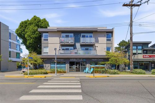 303-1515 Redfern St, Victoria, BC, V8R4X3 | Card Image