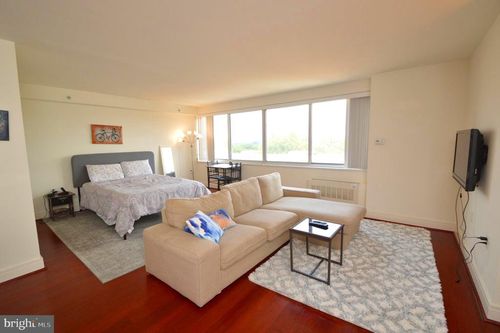 apt-n711-800 4th St Sw, WASHINGTON, DC, 20024-3042 | Card Image
