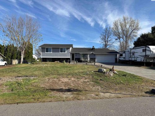 6105 W Sylvester St, Pasco, WA, 99301-2121 | Card Image
