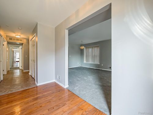 19500 W 11 Mile Rd, Lathrup Village, MI, 48076-3234 | Card Image