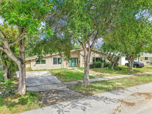 9359 Dominican Dr, Cutler Bay, FL, 33189-1622 | Card Image