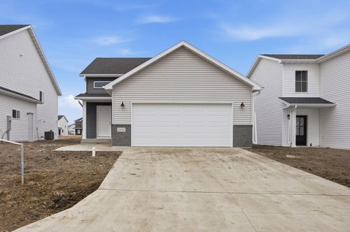 2414 38th Ave S, Moorhead, MN, 56560-2796 | Card Image