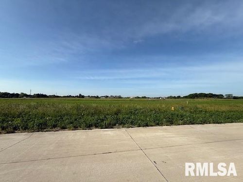 6831 Meghan Ave, Bettendorf, IA, 52722-6448 | Card Image