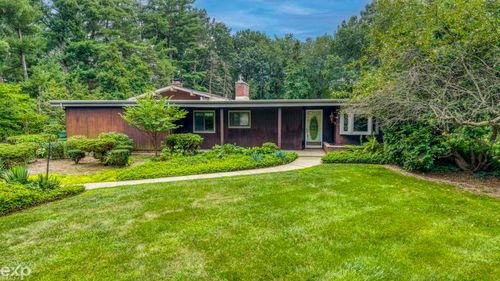 5280 Brookside Dr, Shelby Township, MI, 48316-3128 | Card Image