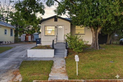 2717 W Cherry St, TAMPA, FL, 33607-3303 | Card Image