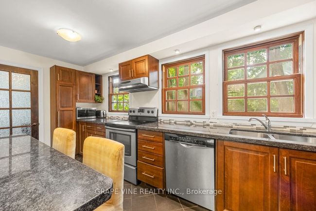 181 Maple Lane, House other with 2 bedrooms, 3 bathrooms and 2 parking in Rockcliffe ON | Image 12