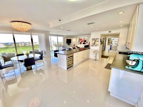 apt-27d-19707 Turnberry Way, Aventura, FL, 33180-2506 | Card Image