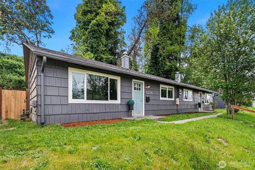 3226 Halverson Ave, Bremerton, WA, 98310-3417 | Card Image