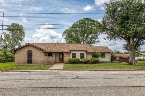 407 W Glenn St, Bellville, TX, 77418-1318 | Card Image
