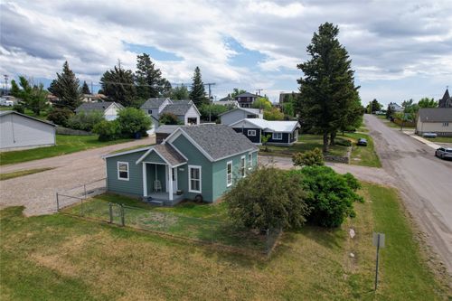 102 E Chilton St, White Sulphur Springs, MT, 59645-9012 | Card Image