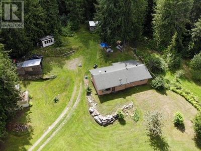 2055 Agate Bay Rd, House other with 3 bedrooms, 2 bathrooms and null parking in Louis Creek BC | Image 2