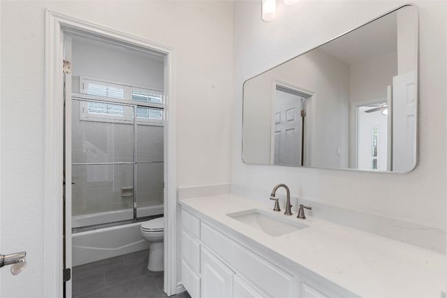 403 Hazeltine Dr, House other with 4 bedrooms, 3 bathrooms and 4 parking in Lakeway TX | Image 16
