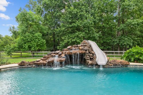 20801 Plaza Cir, Crosby, TX, 77532-6877 | Card Image