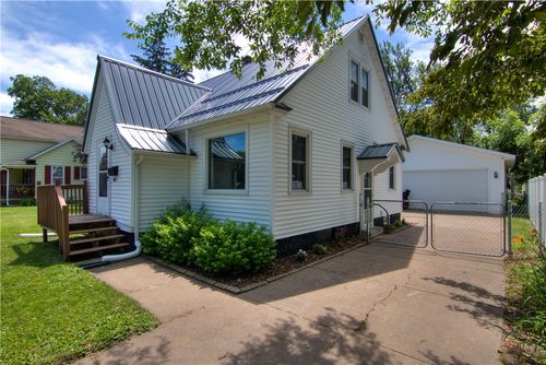 407 Dwight St, Chippewa Falls, WI, 54729-1113 | Card Image