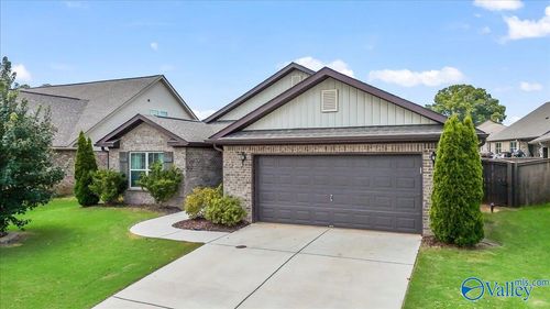 221 Hydra Cir, Huntsville, AL, 35811-8150 | Card Image