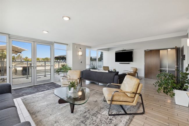 Amenity - Lounge facing the pool | Image 32
